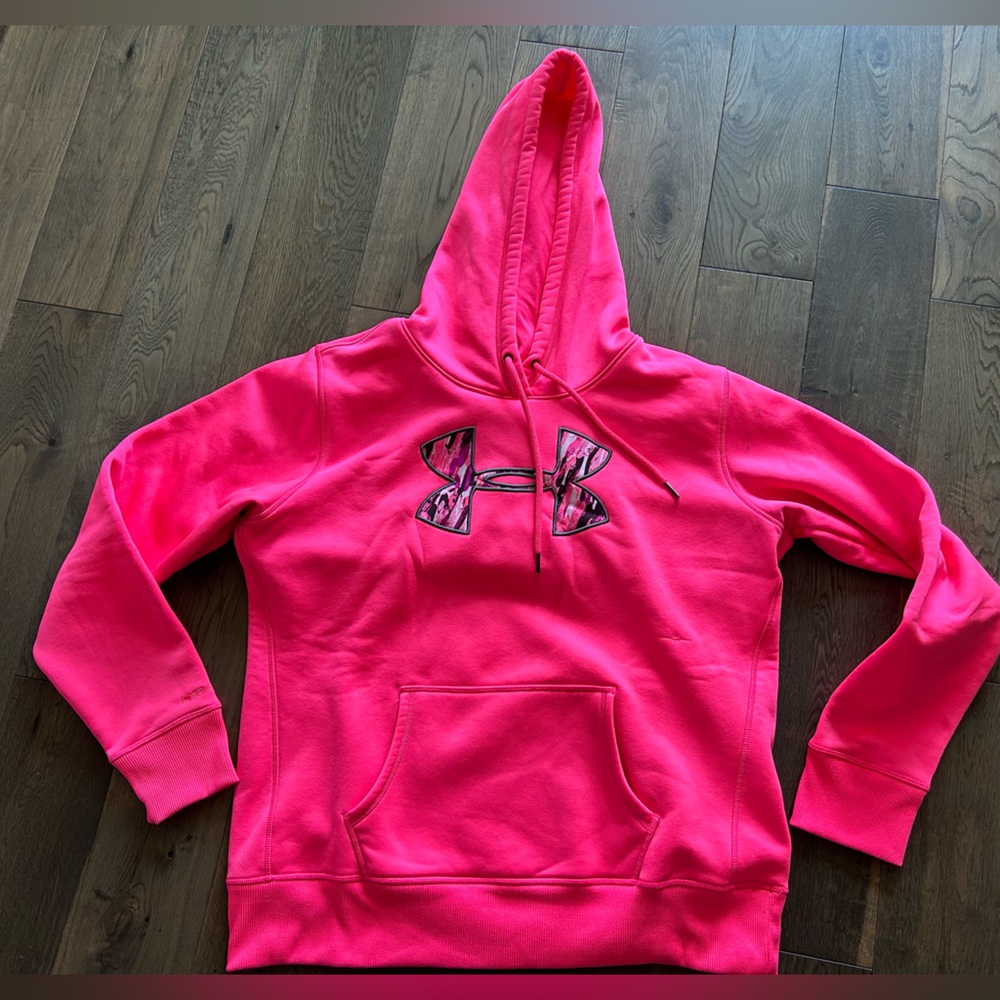 ♋️ Under Armour hot pink hoodie